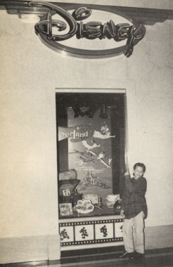 Shopping with Jonathan Taylor Thomas - Page 13 - Insert 1