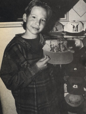Shopping with Jonathan Taylor Thomas - Page 14 - Insert 1
