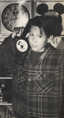 Shopping with Jonathan Taylor Thomas - Page 14 - Insert 3