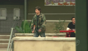 Screen captures from Veronica Mars episode titled Weapons of Class Destruction