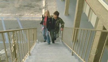 Screen captures from Veronica Mars episode titled Weapons of Class Destruction