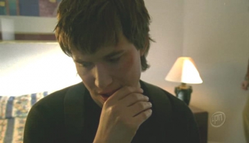 Screen captures from Veronica Mars episode titled Weapons of Class Destruction