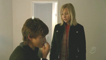 Screen captures from Veronica Mars episode titled Weapons of Class Destruction
