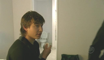 Screen captures from Veronica Mars episode titled Weapons of Class Destruction