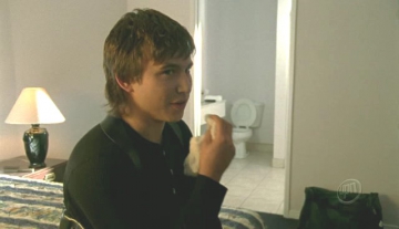 Screen captures from Veronica Mars episode titled Weapons of Class Destruction