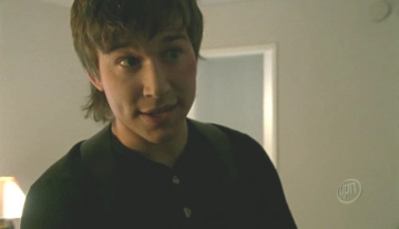Screen captures from Veronica Mars episode titled Weapons of Class Destruction