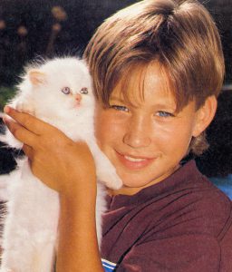 Jonathan Taylor Thomas with a kitten
